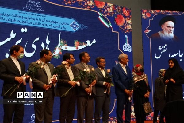 آیین تجلیل از معلمان نمونه شهر تهران