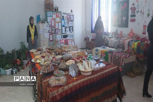 نمایشگاه دست ساخته های دانش‌آموزان کامفیروز