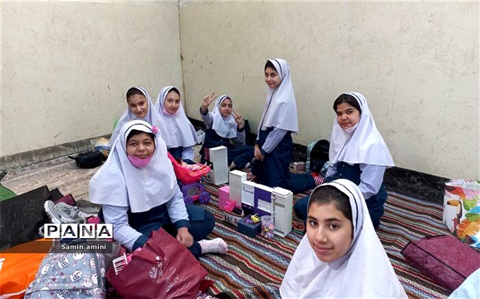 جشن روز بدون کیف در دبستان کوثر رودهن برگزار شد/فیلم