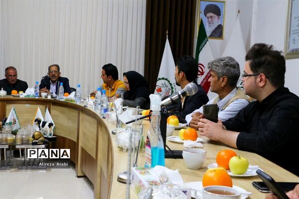 بازدید خبرنگاران از مجموعه مرغ صالحی کاشمر