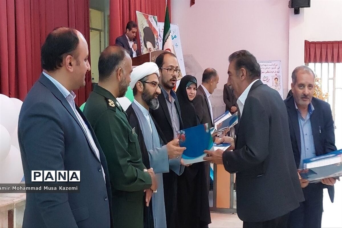 مراسم تجلیل از فرهنگیان بازنشسته شهرستان نایین