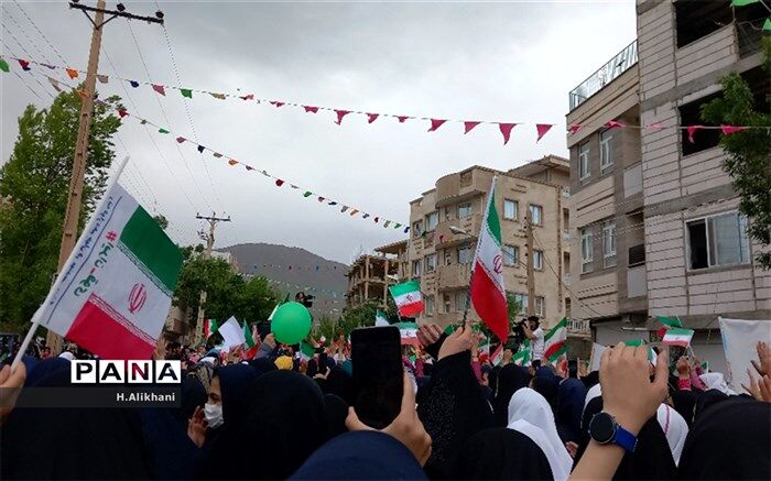 اجرای سرود سلام فرمانده در شهرستان فارسان /فیلم
