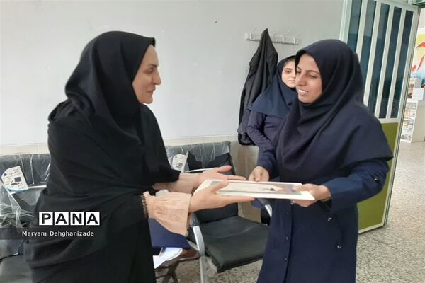 تقدیر از آموزگاران آموزشگاه کودکان با نیازهای ویژه انفاق مهریز