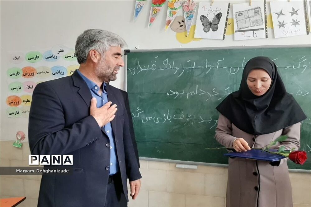 تقدیر از آموزگاران آموزشگاه کودکان با نیازهای ویژه انفاق مهریز