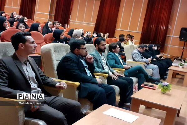 تقدیر از دانش‌‌آموزان برتر شهرستان قرچک در جشنواره نوجوان سالم