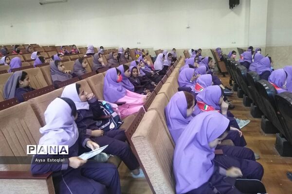 آموزش مهارت‌های تشکیلاتی به دانش‌آموزان دبستان دخترانه معارف6 ناحیه 3 شیراز