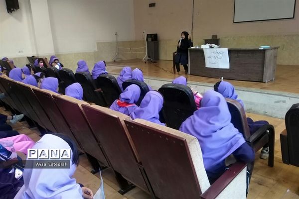 آموزش مهارت‌های تشکیلاتی به دانش‌آموزان دبستان دخترانه معارف6 ناحیه 3 شیراز