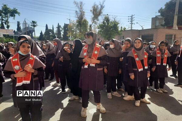 آموزش مهارت‌های تشکیلاتی به دانش‌آموزان دبستان دخترانه معارف6 ناحیه 3 شیراز