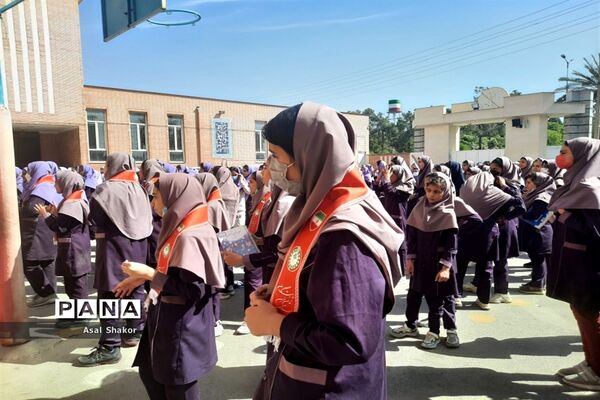 آموزش مهارت‌های تشکیلاتی به دانش‌آموزان دبستان دخترانه معارف6 ناحیه 3 شیراز