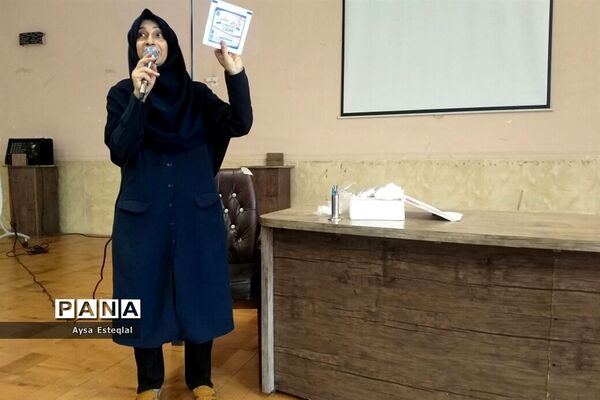 آموزش مهارت‌های تشکیلاتی به دانش‌آموزان دبستان دخترانه معارف6 ناحیه 3 شیراز