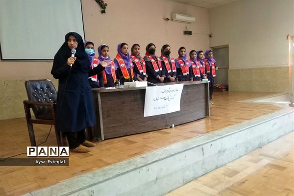 آموزش مهارت‌های تشکیلاتی به دانش‌آموزان دبستان دخترانه معارف6 ناحیه 3 شیراز