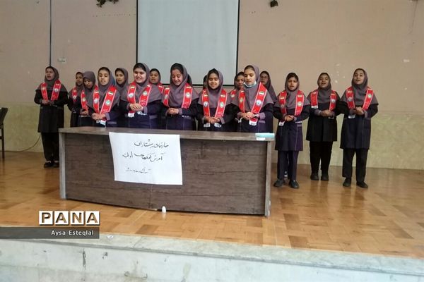 آموزش مهارت‌های تشکیلاتی به دانش‌آموزان دبستان دخترانه معارف6 ناحیه 3 شیراز