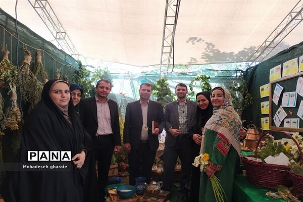 برپایی غرفه پژوهش‌سرای دانش‌آموزی ابوریحان منطقه جوادآباد و دیگر مناطق در بخش کهریزک، شهر ری