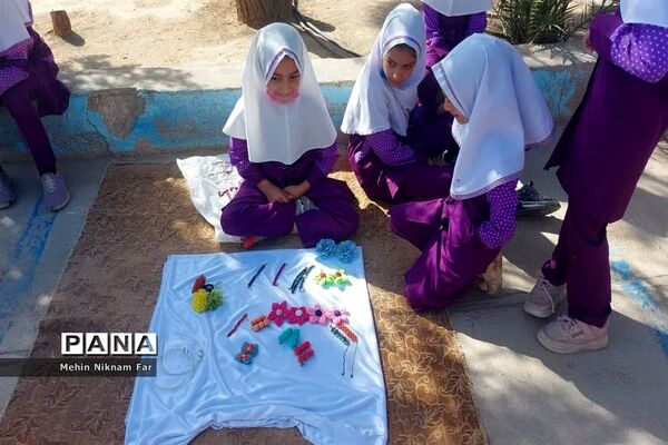 برپایی نمایشگاه دست‌سازها و تولیدات محلی دانش‌آموزان دبستان حضرت رقیه(س)  ناحیه یک یزد