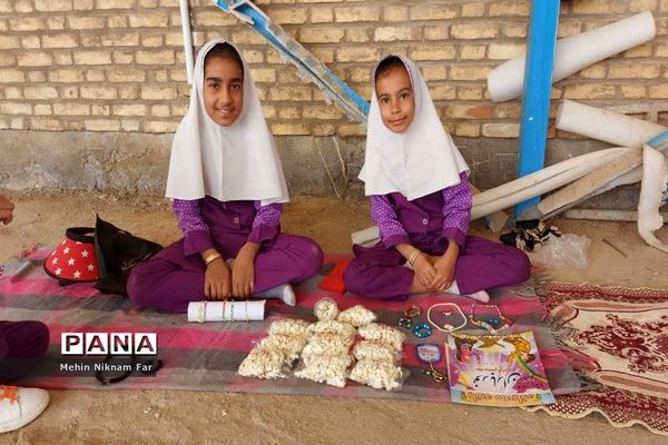 برپایی نمایشگاه دست‌سازها و تولیدات محلی دانش‌آموزان دبستان حضرت رقیه(س)  ناحیه یک یزد