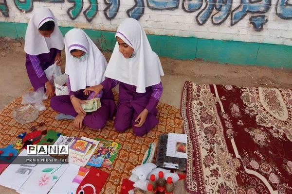 برپایی نمایشگاه دست‌سازها و تولیدات محلی دانش‌آموزان دبستان حضرت رقیه(س)  ناحیه یک یزد