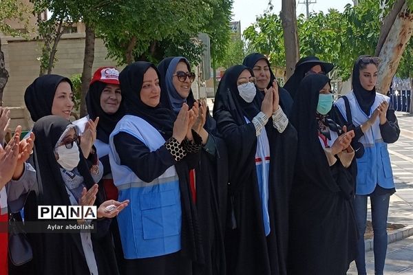 برپایی چادرهای سلامت توسط اعضای جمعیت هلال احمر شهرستان قرچک