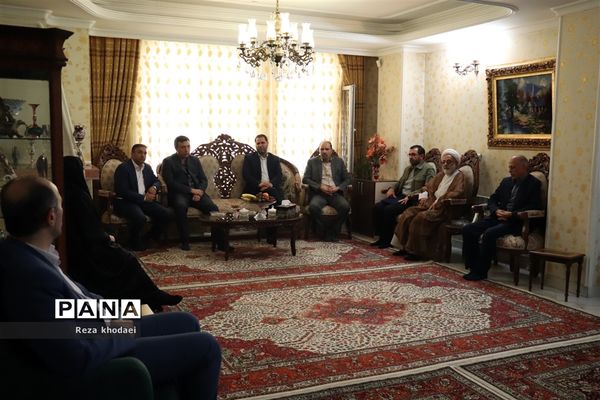 دیدار سرپرست وزارت آموزش و پرورش با خانواده شهدا در تبریز