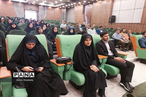 آیین تجلیل از فعالان اردوهای راهیان نور دانش‌آموزی شهرستان ملارد