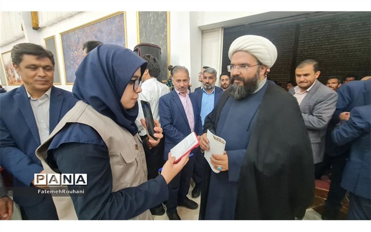 معلم الگوی تمام عیار دانش‌آموزان است