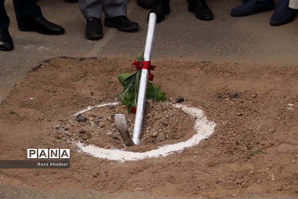 آیین کلنگ‌زنی مدرسه انقلاب اسلامی تبریز با حضور معاون سرپرست آموزش پرورش