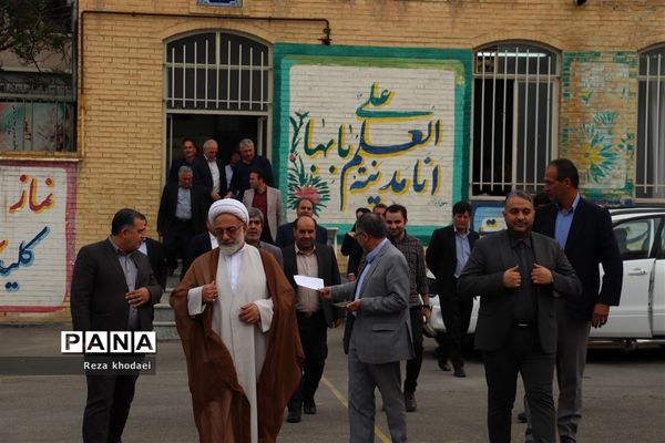 آیین کلنگ‌زنی مدرسه انقلاب اسلامی تبریز با حضور معاون سرپرست آموزش پرورش