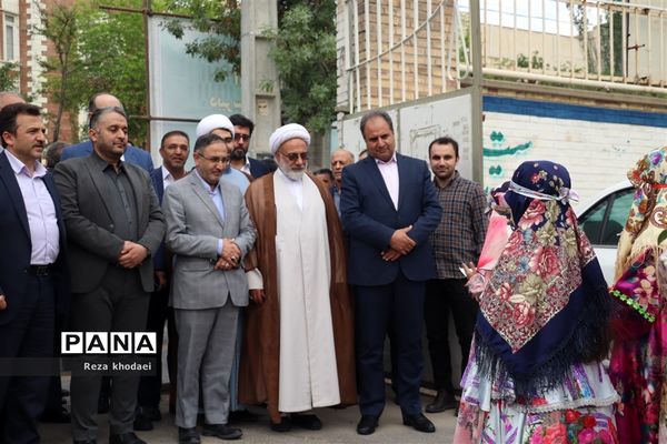 آیین کلنگ‌زنی مدرسه انقلاب اسلامی تبریز با حضور معاون سرپرست آموزش پرورش