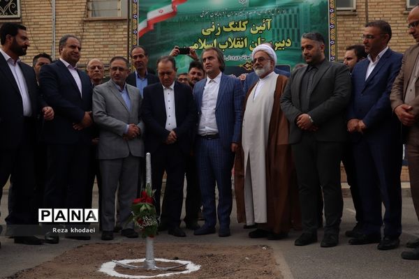 آیین کلنگ‌زنی مدرسه انقلاب اسلامی تبریز با حضور معاون سرپرست آموزش پرورش