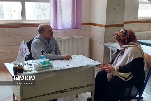 ارائه خدمات پزشکی جهادی در دبستان دلاوران و شقایق‌های صفادشت