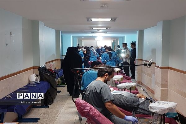 ارائه خدمات پزشکی جهادی در دبستان دلاوران و شقایق‌های صفادشت