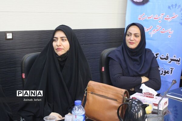 تجلیل از معلمان و مدیران نمونه آموزش و پرورش استثنایی استان بوشهر