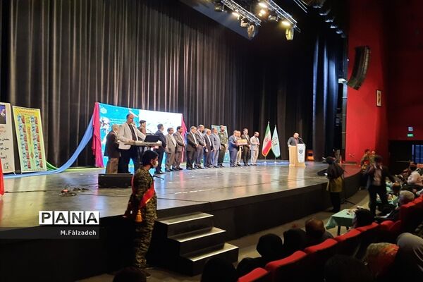 تقدیر از معلمان نمونه منطقه ۱۵