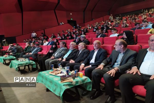تقدیر از معلمان نمونه منطقه ۱۵