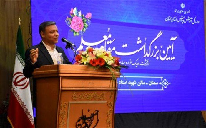 معلمان مجاهدان جهاد تبیین هستند