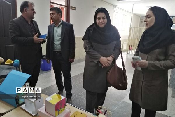 برگزاری نمایشگاه طرح جابربن حیان در دبستان معارف 6 ناحیه 3 شیراز