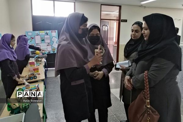 برگزاری نمایشگاه طرح جابربن حیان در دبستان معارف 6 ناحیه 3 شیراز