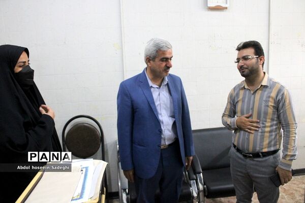 تجلیل از رئیس و کارکنان دبیرخانه اداره‌کل آموزش و پرورش استان بوشهر