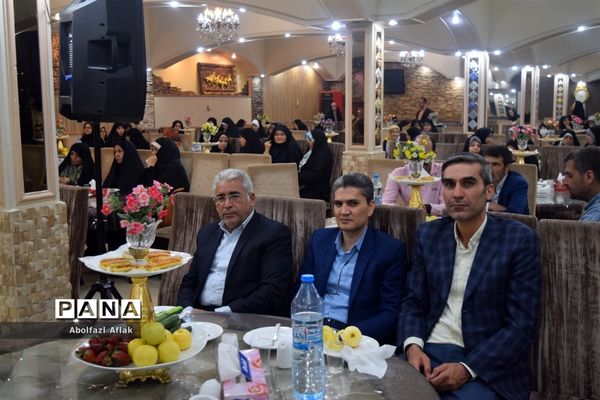 همایش بزرگداشت معلم برگزیده منطقه ۱۴