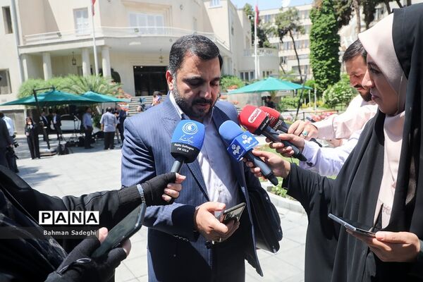 اعضای هیأت دولت در جمع خبرنگاران- ۲۰ اردیبهشت