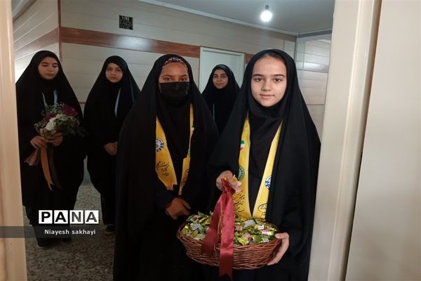 تقدیر از کارکنان آموزش و پرورش به مناسب سالگرد تاسیس سازمان دانش‌آموزی