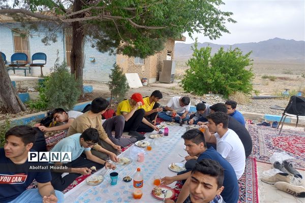 اردوی دانش‌آموزان دبیرستان پسرانه نمونه آیت‌الله خامنه‌ای کاشمر