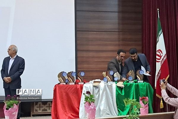 همایش تجلیل از فرهنگیان منتخب در آموزش و پرورش رودهن