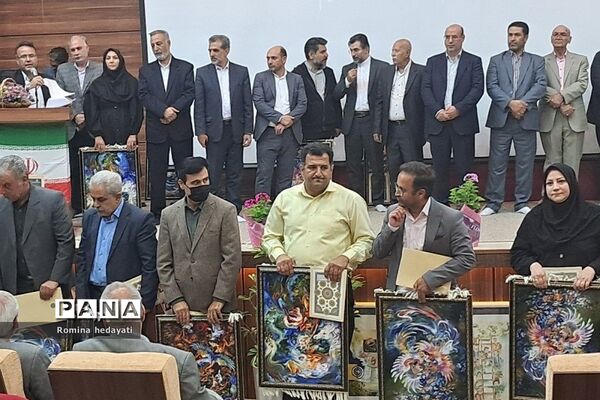 همایش تجلیل از فرهنگیان منتخب در آموزش و پرورش رودهن