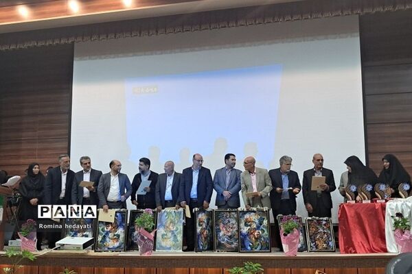همایش تجلیل از فرهنگیان منتخب در آموزش و پرورش رودهن