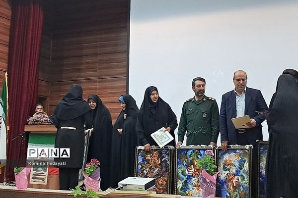 همایش تجلیل از فرهنگیان منتخب در آموزش و پرورش رودهن