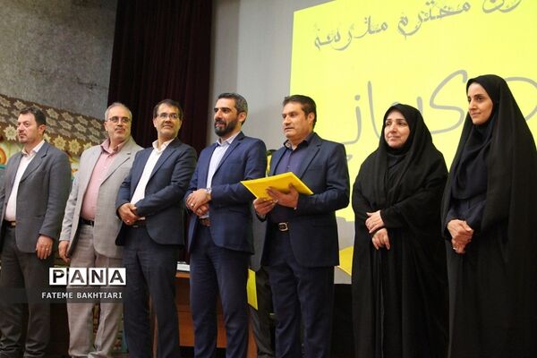 تقدیر از رتبه‌های برتر مسابقات فرهنگی هنری فردا در ناحیه یک شهرری