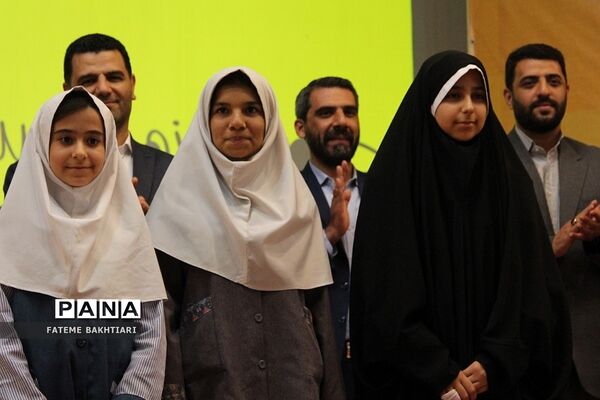 تقدیر از رتبه‌های برتر مسابقات فرهنگی هنری فردا در ناحیه یک شهرری