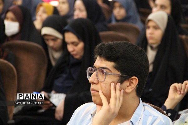 تقدیر از رتبه‌های برتر مسابقات فرهنگی هنری فردا در ناحیه یک شهرری