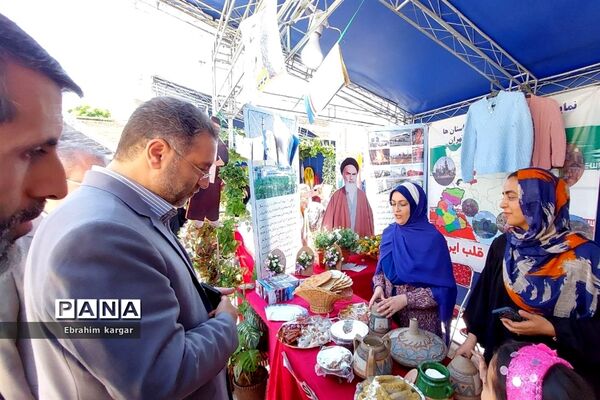 بازدید علیرضا کریمیان از نمایشگاه گردشگری و اقوام  منطقه ۵