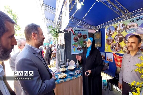 بازدید علیرضا کریمیان از نمایشگاه گردشگری و اقوام  منطقه ۵